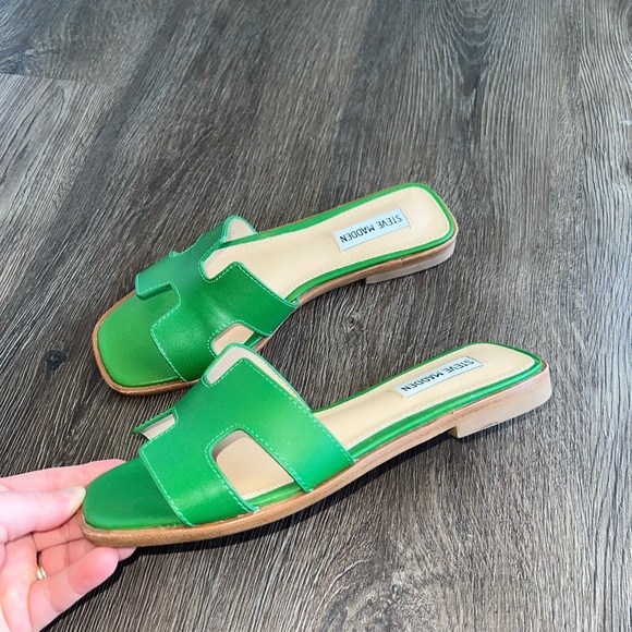 Steve Madden Hadyn Vibrant Green Slide Sandals - Picture 1 of 6